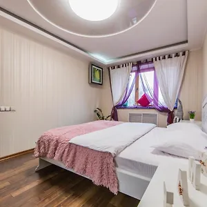 sunny-2-room-apartment-for-2-4-people-in-pechersk-near.hotels-of-kiev.com/